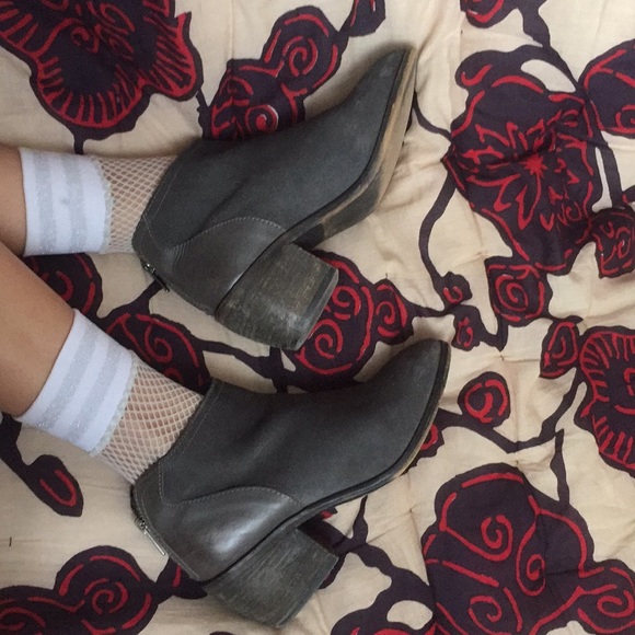 CHARLES DAVID gray block heels - Picture 1 of 6